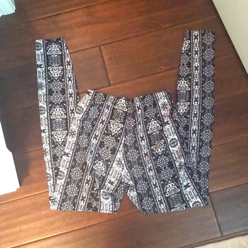 Black and White Printed Leggings